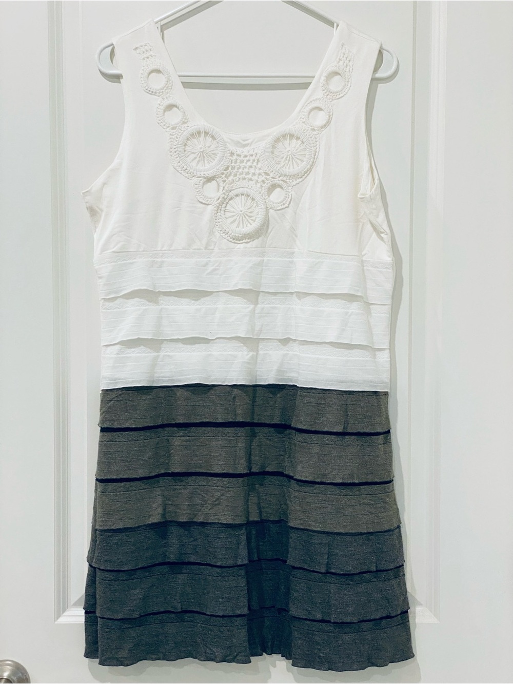 VLD Crochet Neck Tiered Colorblock Dress White Gray Large